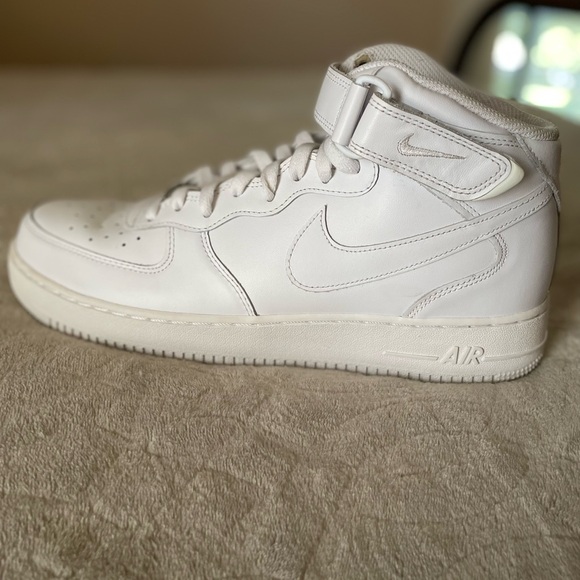 Nike Other - Air Force 1 Mids